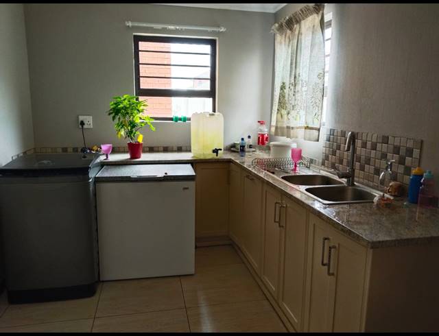 3 BEDROOM DUET TO LET IN HILLSIDE